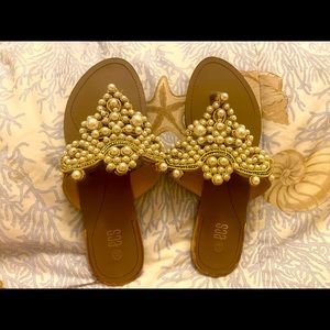 Women’s shoes, size 39